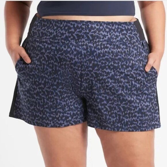3X (24/26) - ATHLETA - Brooklyn Printed Shorts Allure Navy Black NEW $59 msrp - Picture 1 of 3